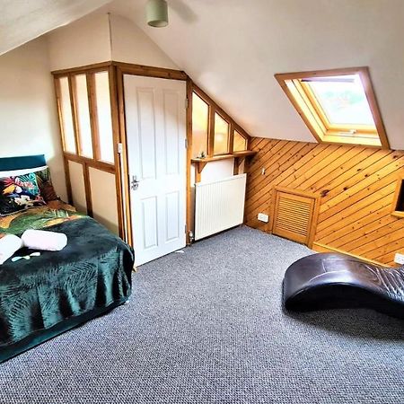 Lovely Spacious 5 Bedroom Home Near Chester City Centre المظهر الخارجي الصورة